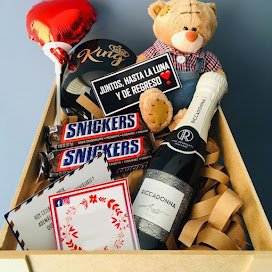 BOX DE SNICKERS Y DULCE OSO PELUCHE S/145.00